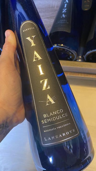 Yaiza Blanco Semidulce — Vin tilgjengelig hos Brunchi.shop, Marina Rubicon, Playa Blanca, Lanzarote