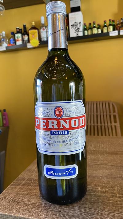 Pernod — fransk anisaperitif fra Paris siden 1805 (40% vol), den legendariske originale an — fås hos Brunchi.shop, Marina Rubicon, Playa Blanca