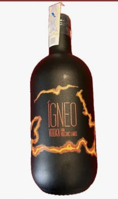 Igneo Vodka Volcanic Lands | Køb hos Brunchi.shop Igneo Vodka Volcanic Lands — Premium vulkansk vodka fra Lanzarote med unik vulkansk terroir-indflydelse — tilgængelig hos Brunchi.shop, Marina Rubicon, Playa Blanca