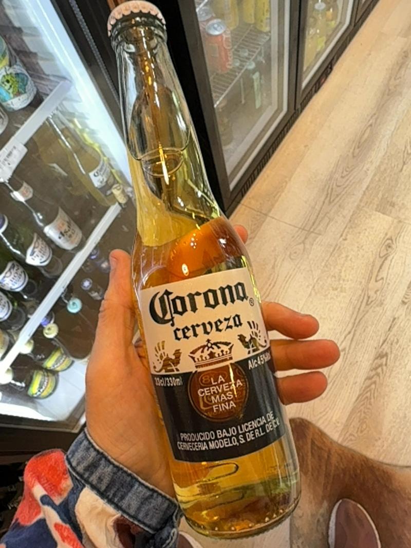 Corona Cerveza — finns hos Brunchi.shop, Marina Rubicon, Playa Blanca