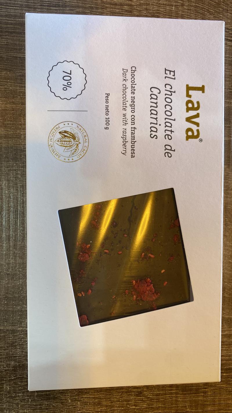 Lava Dark Chocolate with Raspberry 70% — Premium mørk chokolade fra De Kanariske Øer med 70 % kakao og hindbær — fås hos Brunchi.shop, Marina Rubicon, Playa Blanca