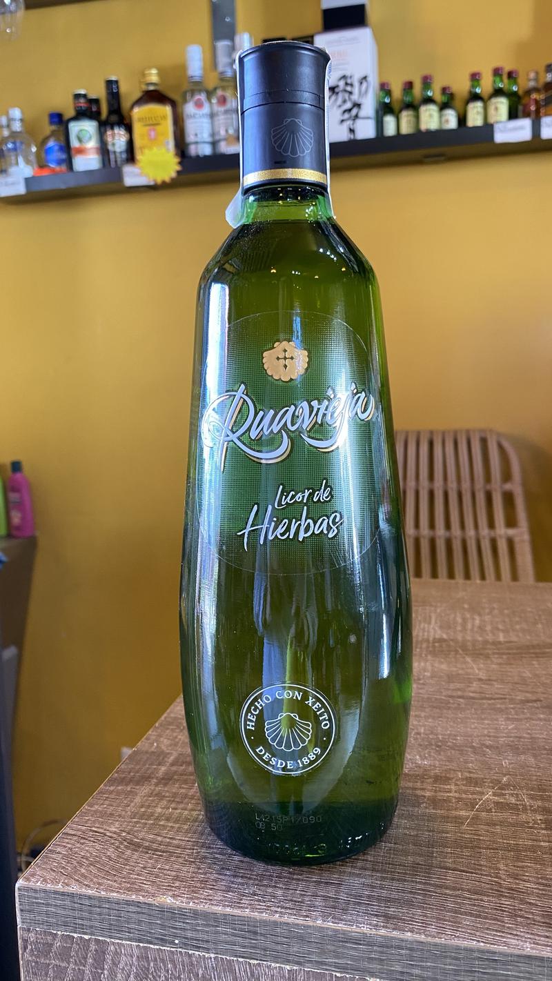 Ruaviejo Licor de Hierbas — Traditionel spansk urtelikør med autentiske urter og krydderier, der byder på — fås hos Brunchi.shop, Marina Rubicon, Playa Blanca